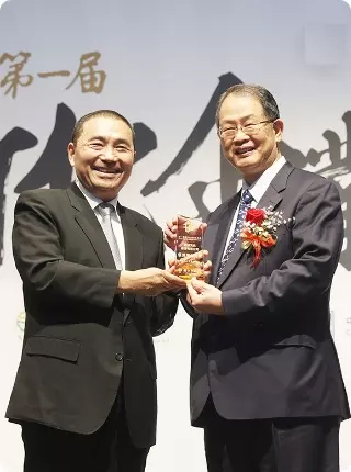 東碩資訊榮獲新北市企業經典獎